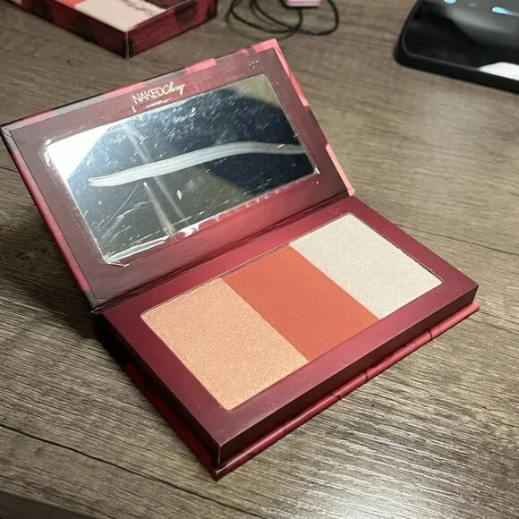 Urban Decay NAKED CHERRY Golden Light Highlighter Tan Blush Palette - Picture 2 of 4